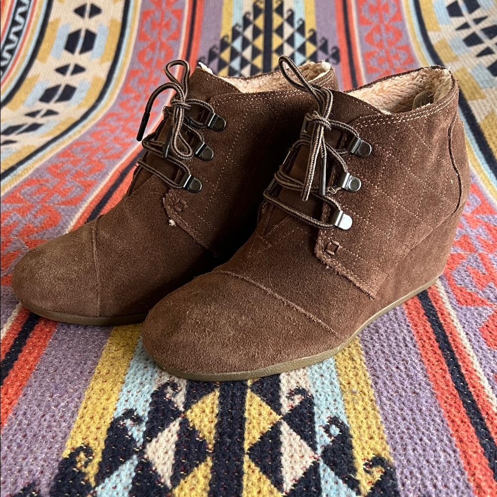 Toms Brown Fleece-Lined wedge Boots size 8.5